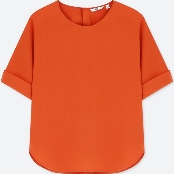 UNIQLO PH launches 2018 Spring/Summer Jeans and Blouses Collection The Women's Drape Short Sleeve T-Shirt is designed with a soft feminine drape. Dolman sleeves create a relaxed, feminine style while its versatile and solid ...